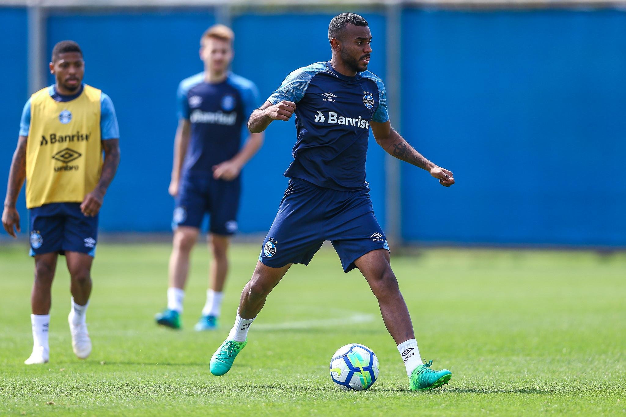 Gr&ecirc;mio encara o Tucum&aacute;n na ter&ccedil;a
