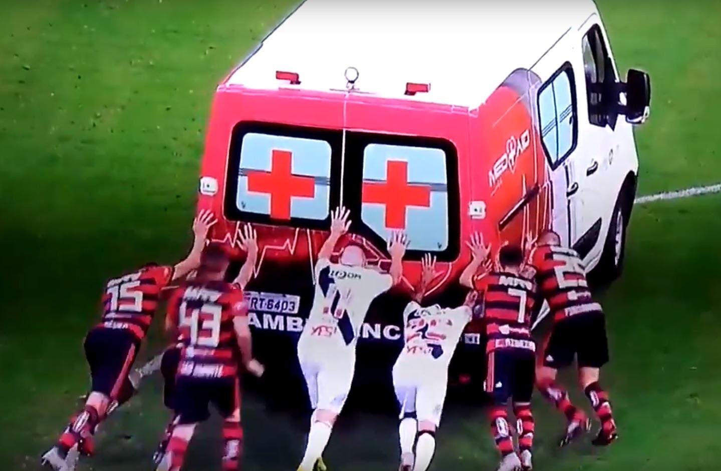 Jogadores precisaram empurrar ambul&acirc;ncia