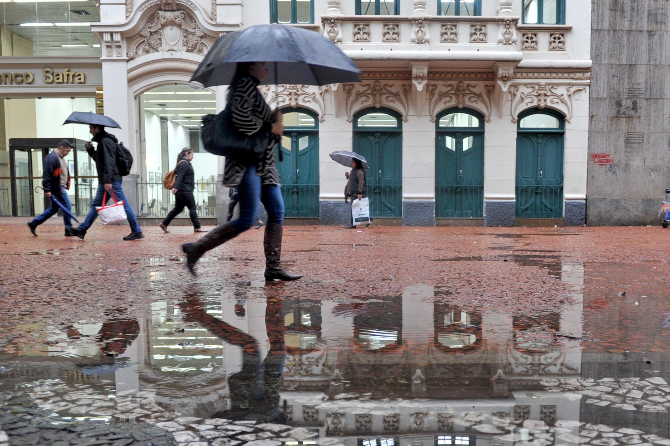 Chuva atinge a maioria das regi&otilde;es ga&uacute;cha nesta segunda-feira