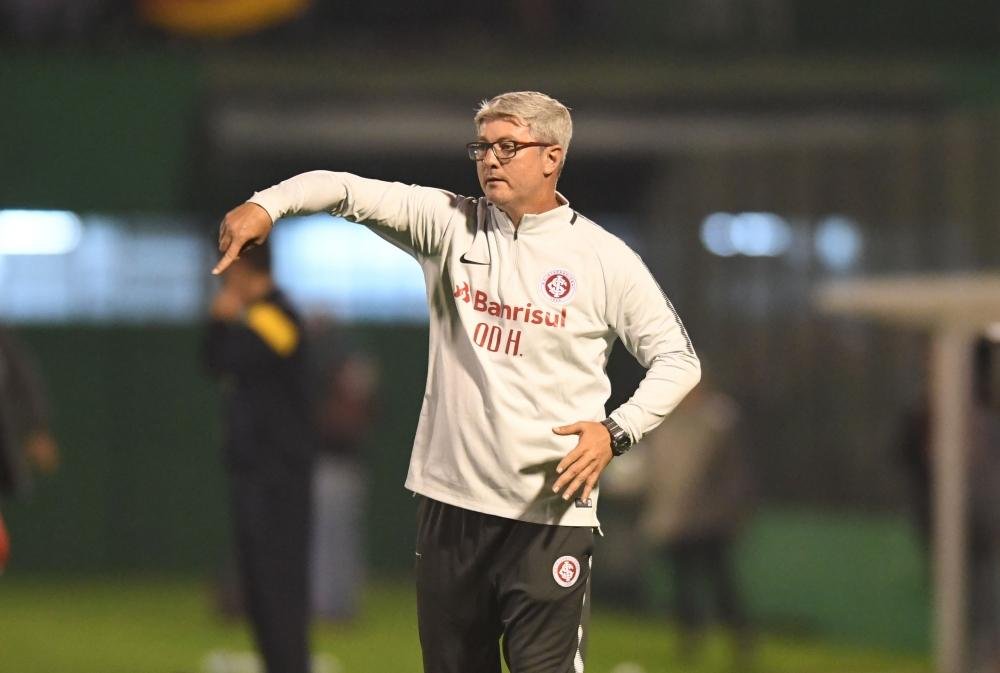 T&eacute;cnico do Inter revelou que Dami&atilde;o sentiu dores nas costas na &uacute;ltima sexta-feira