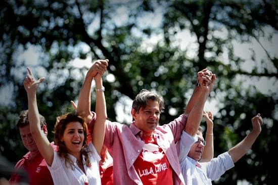 Haddad discursou para militantes em uma pra&ccedil;a de S&atilde;o Mateus, na regi&atilde;o leste da capital paulista