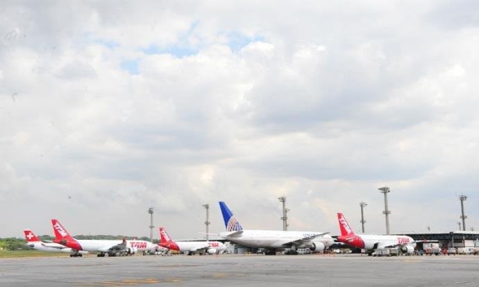 Objetivo das companhias &eacute; tornar o transporte a&eacute;reo brasileiro mais competitivo e eficiente