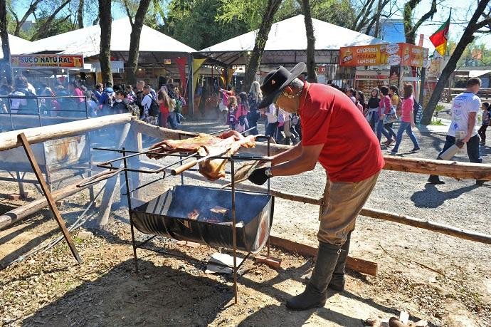 Acampamento Farroupilha &eacute; prorrogado at&eacute; domingo