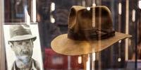 Harrison Ford usou chapéu arrematado no leilão no filme 