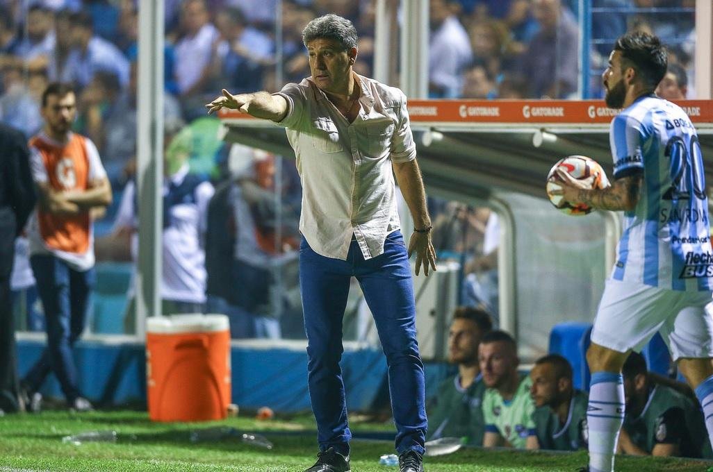 Dire&ccedil;&atilde;o do Gr&ecirc;mio mira renova&ccedil;&atilde;o com Renato 