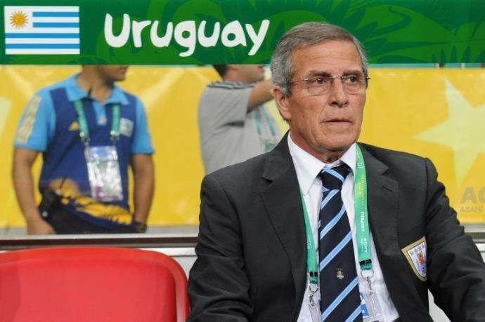 AUF confirma renova&ccedil;&atilde;o de Tab&aacute;rez na sele&ccedil;&atilde;o do Uruguai 
