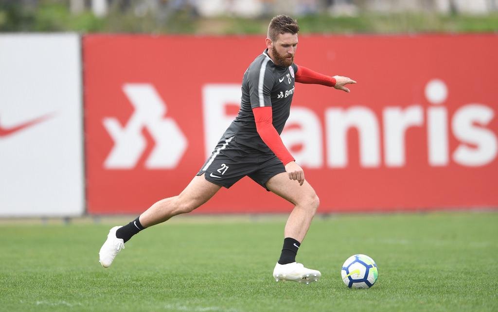 Sem Emerson Santos, Odair testa Fabiano zaga do Inter