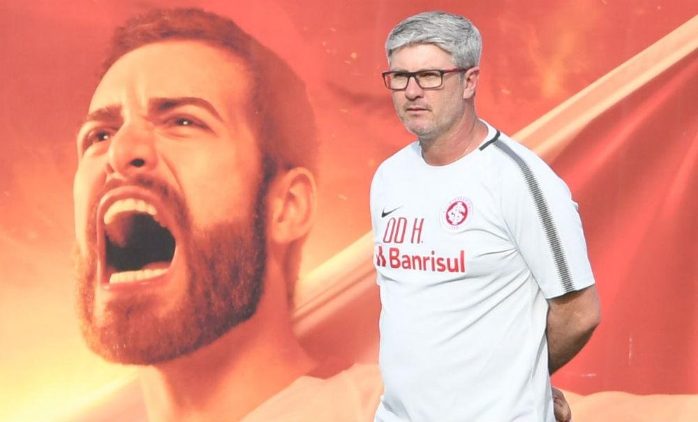 Odair ir&aacute; esperar por participa&ccedil;&atilde;o de Emerson Santos no treino de s&aacute;bado