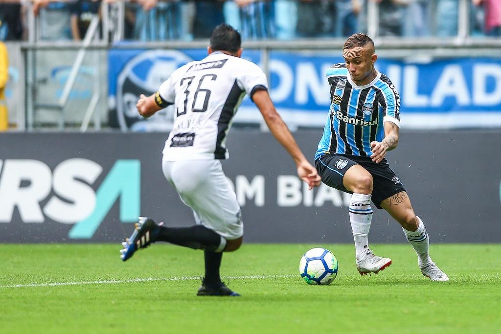 Gr&ecirc;mio quer libera&ccedil;&atilde;o de Everton da convoca&ccedil;&atilde;o 