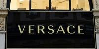 Atualmente, 20% da Versace são de propriedade do fundo americano Blackrock e o restante pertence à família