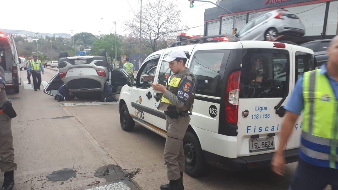 Motorista se feriu em acidente na avenida Salvador Fran&ccedil;a