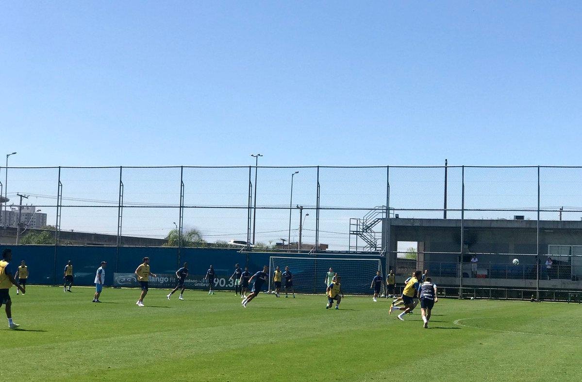Gr&ecirc;mio treinou no CT Luiz Carvalho