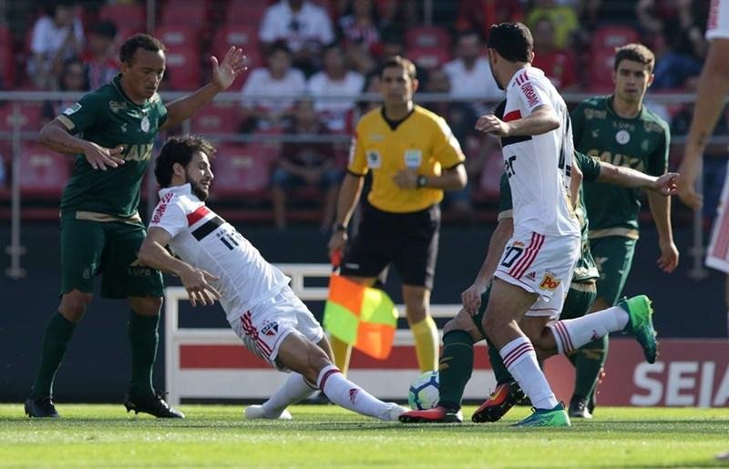 Colorado pode retomar a lideran&ccedil;a do Brasileir&atilde;o se vencer o Corinthians