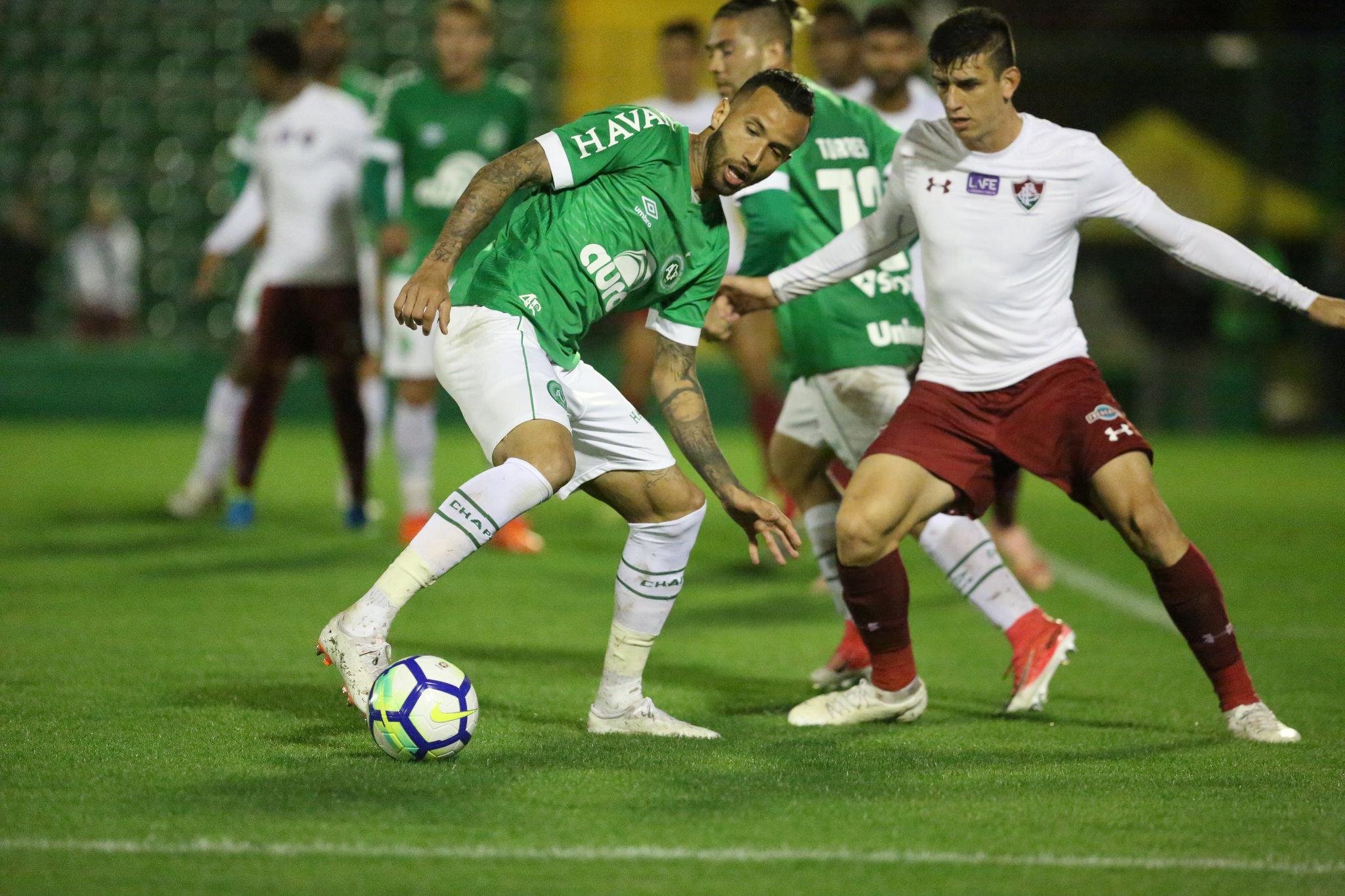 Equipe catarinense foi superada por 2 a 1 na Arena Cond&aacute;