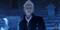 Johnny Depp interpreta Gerardo Grindewald, bruxo das trevas derrotado por Dumbledore nos livros de 