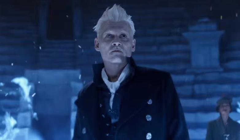 Johnny Depp interpreta Gerardo Grindewald, bruxo das trevas derrotado por Dumbledore nos livros de "Harry Potter"