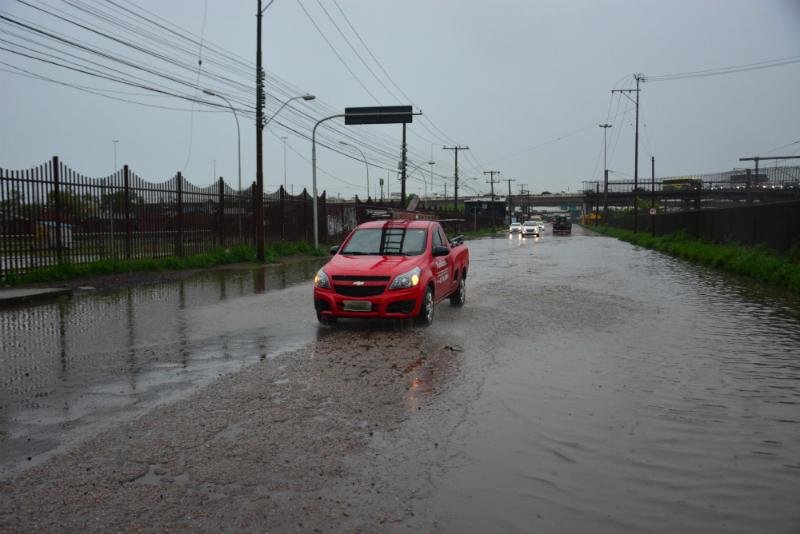 Constantes problemas de alagamento enfrentados pelos moradores da regi&atilde;o do Humait&aacute;, em Porto Alegre, dever&atilde;o ser beneficiados com uma obra de drenagem