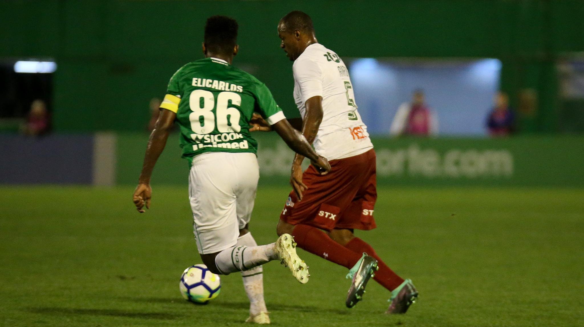 Ayrton cumprir&aacute; suspens&atilde;o contra o Gr&ecirc;mio