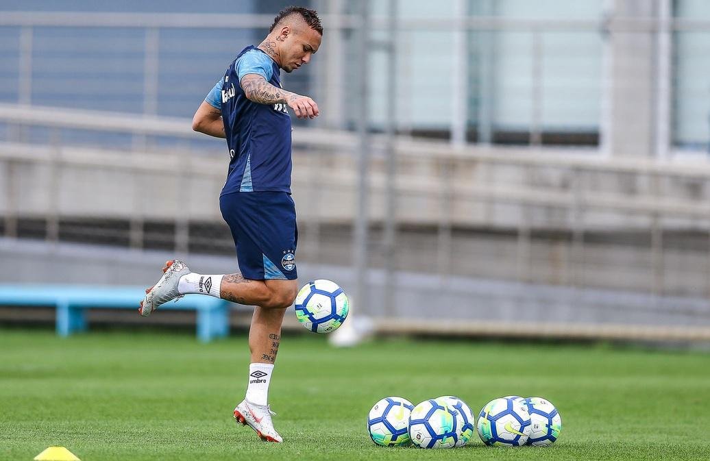 Gr&ecirc;mio estuda escala&ccedil;&atilde;o de Everton em time alternativo 