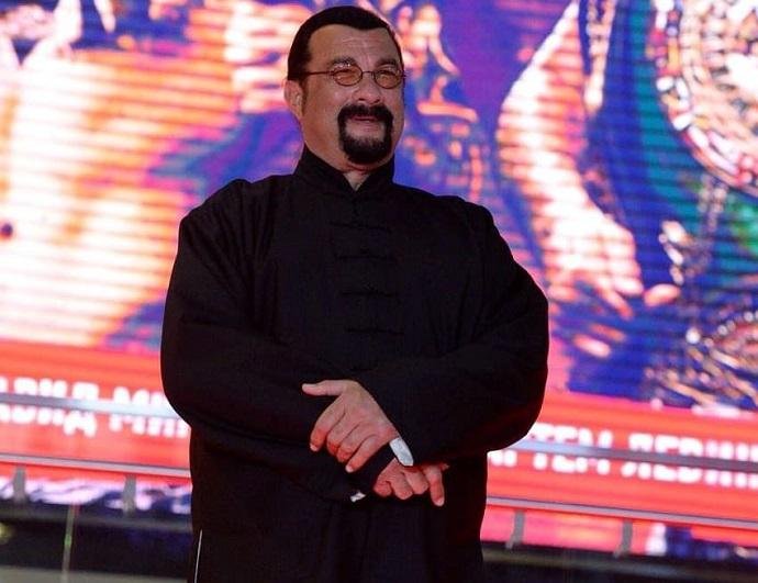Steven Seagal demonstra interesse em se tornar governador na R&uacute;ssia