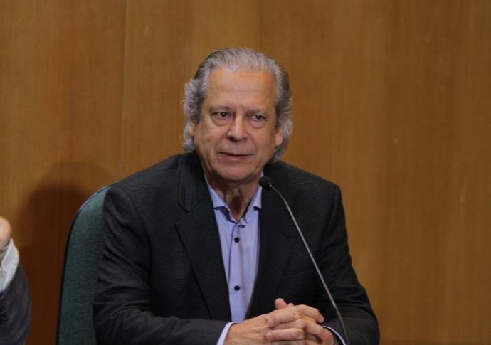 Jos&eacute; Dirceu tem pena reduzida pelos crimes de corrup&ccedil;&atilde;o passiva e lavagem de dinheiro