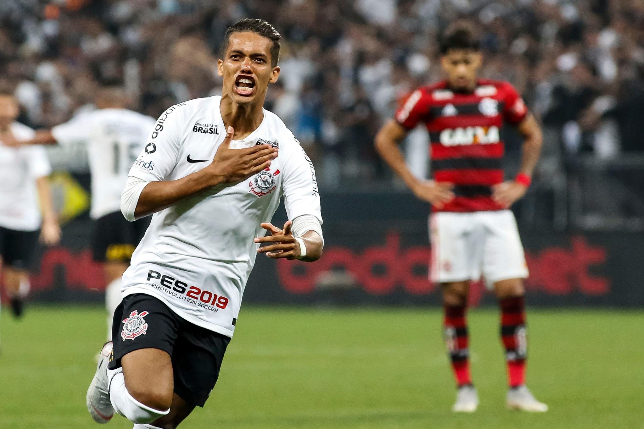 Paulistas aplicaram 2 a 1 e seguraram resultado no fim para encarar o Cruzeiro na decis&atilde;o