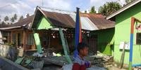 Tremor de magnitude 7,5 destruiu casas