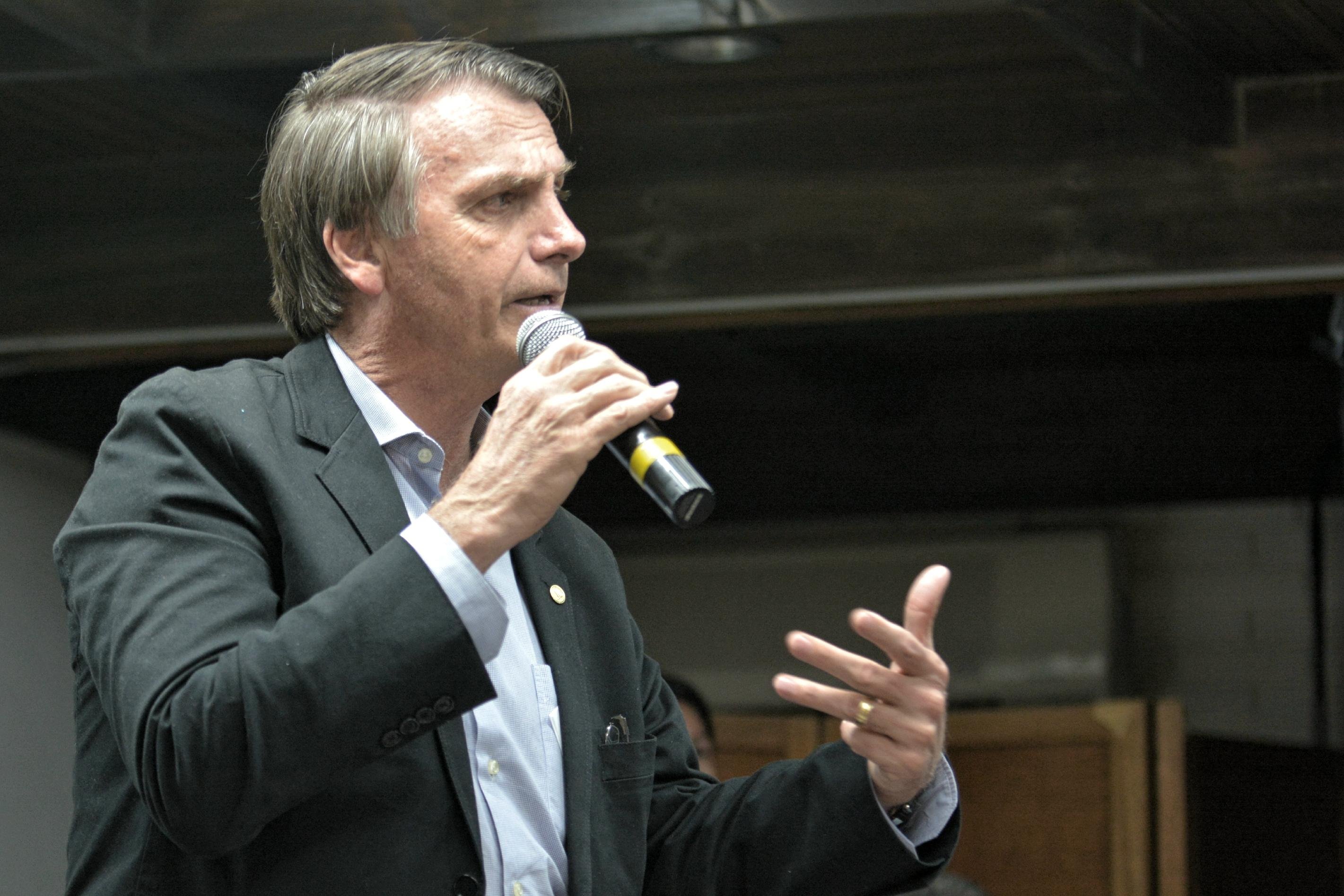 Em entrevista, Bolsonaro chamou Haddad de poste de Lula