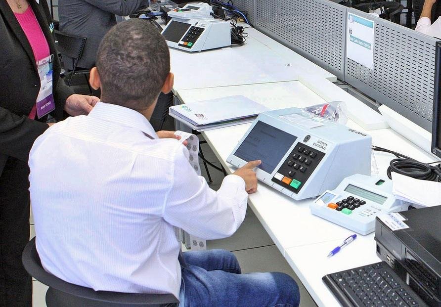 AGU acionou &oacute;rg&atilde;o ap&oacute;s descobrir inten&ccedil;&atilde;o de magistrado, que inclusive se reuniu com militares para garantir a&ccedil;&atilde;o