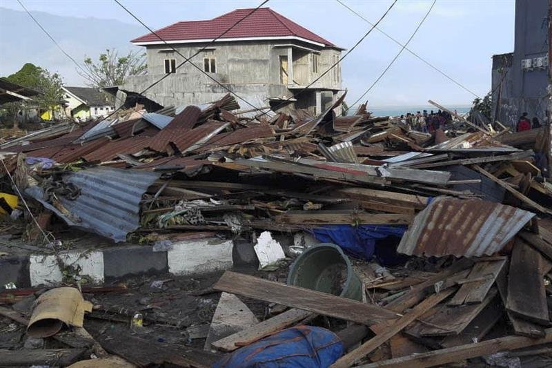 Cat&aacute;strofe deixou mais de 1 mil edif&iacute;cios destru&iacute;dos ou danificados