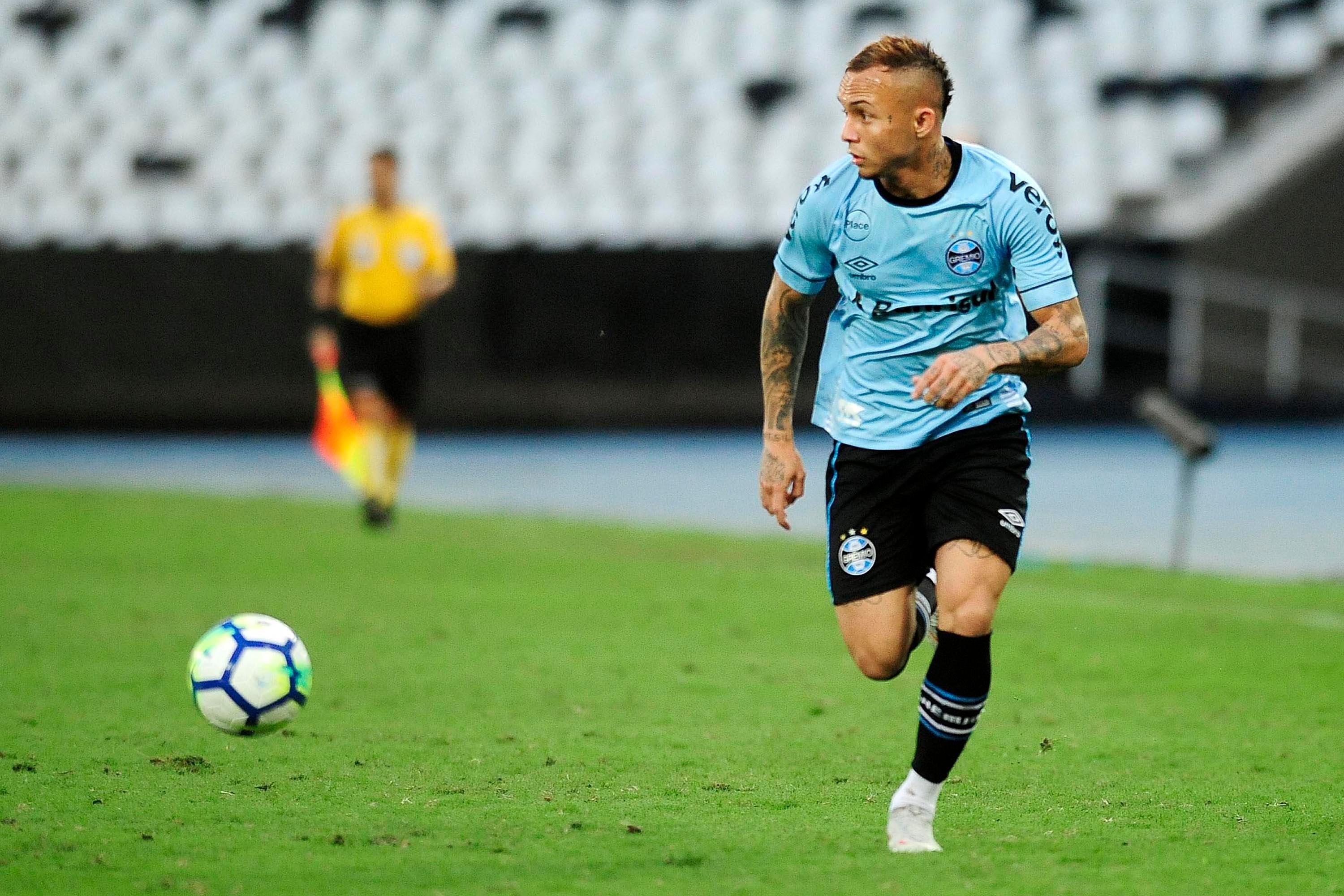 Everton garante vit&oacute;ria do Gr&ecirc;mio sobre o Fluminense com gola&ccedil;o no fim