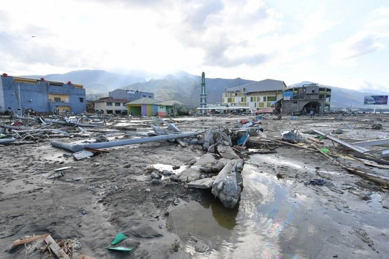 Terremoto de 7,5 graus de magnitude sacudiu a ilha C&eacute;lebes na sexta-feira e provocou uma onda gigante na &aacute;rea de Palu