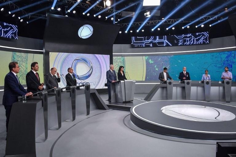 Oito candidatos participaram do debate da RecordTV
