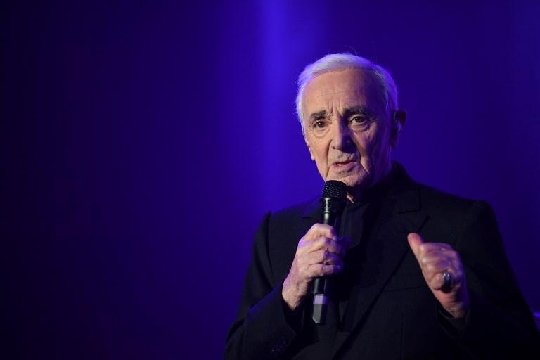De origem arm&ecirc;nia, cantor vendeu mais de 100 milh&otilde;es de discos ao longo de oito d&eacute;cadas de carreira