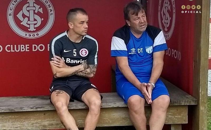 D&acute;Ale acompanhou parte do treino e conversou com o t&eacute;cnico Ricardo Zielinski