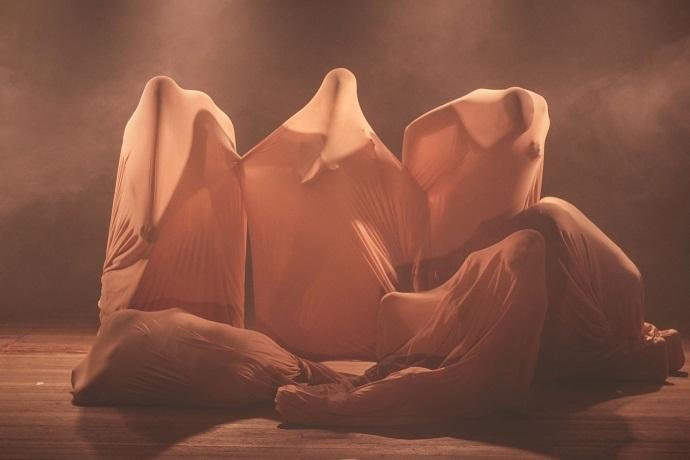 Inspirada em obra de Samuel Beckett, pe&ccedil;a "Ru&iacute;dos" &eacute; apresentada em Porto Alegre