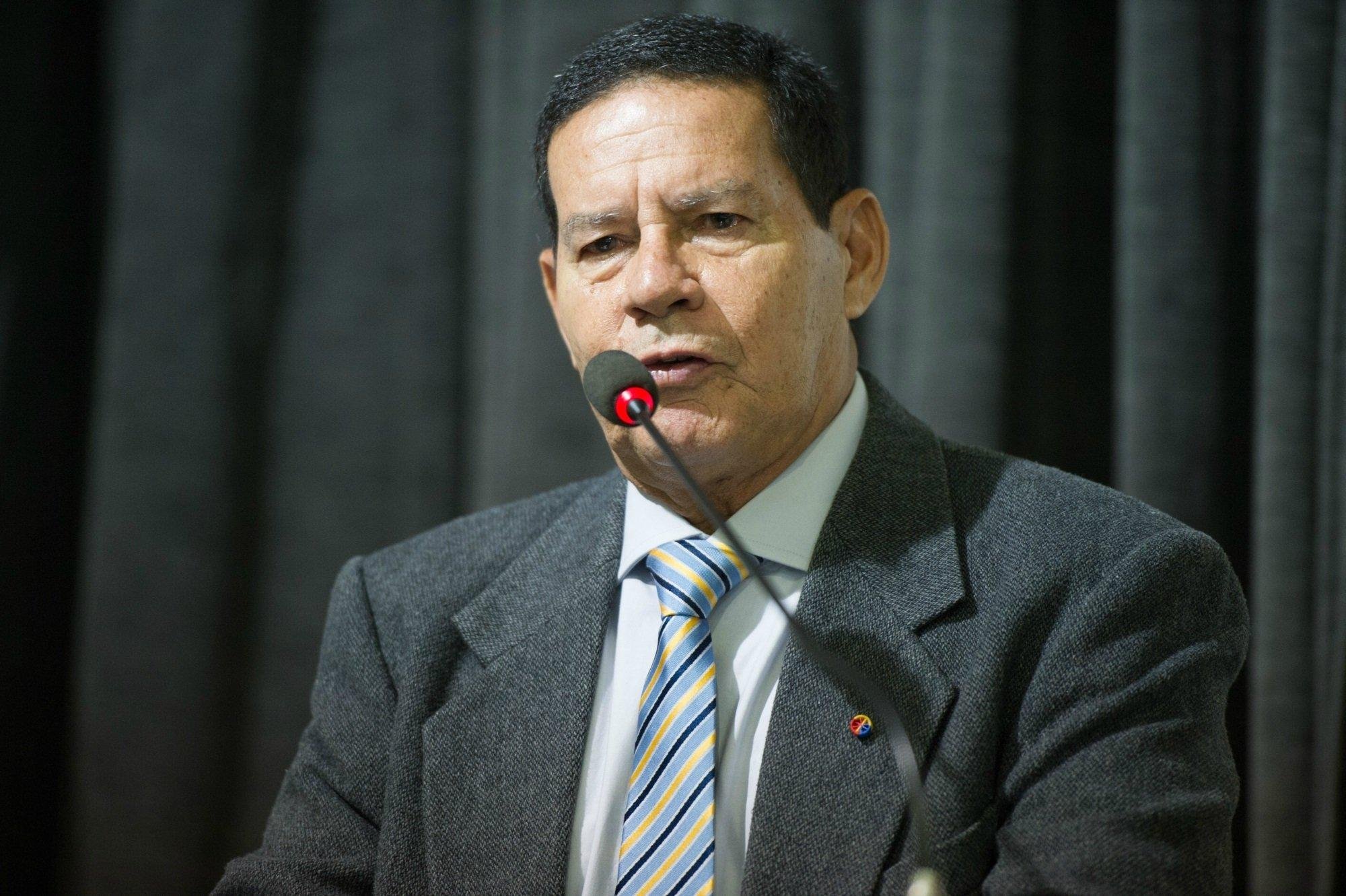 Mour&atilde;o minimizou dificuldade para conquistar eleitorado feminino e protestos contra chapa