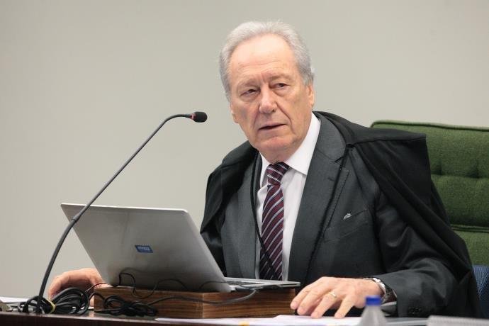 Lewandowski ataca decis&atilde;o de Fux e reafirma autoriza&ccedil;&atilde;o para entrevista de Lula