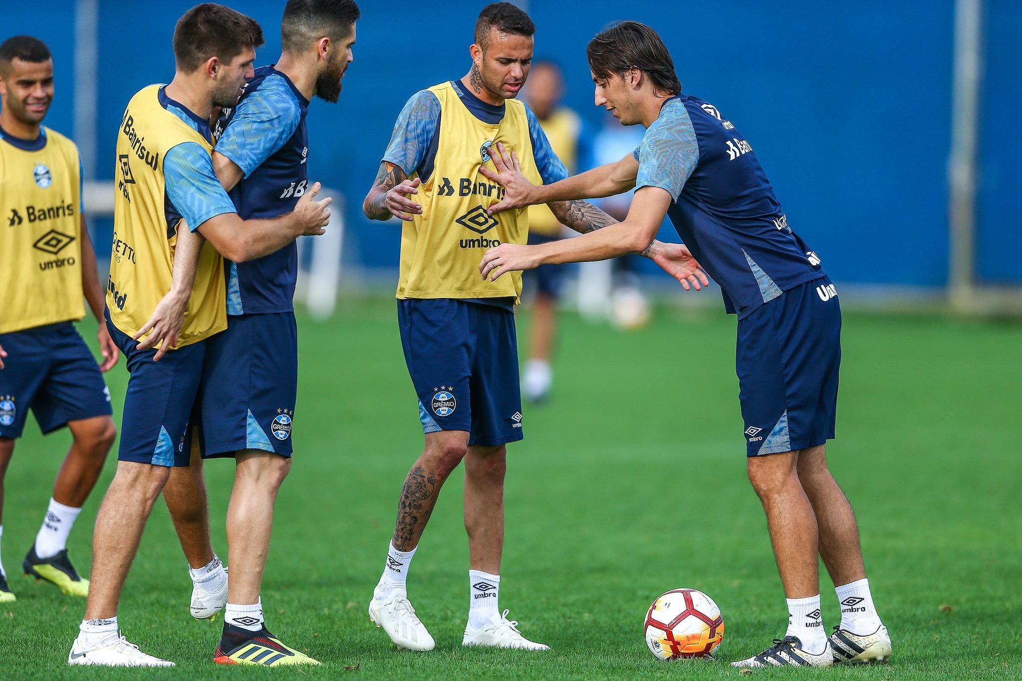Geromel e Luan refor&ccedil;aram necessidade de cuidados com o Atl&eacute;tico Tucum&aacute;n