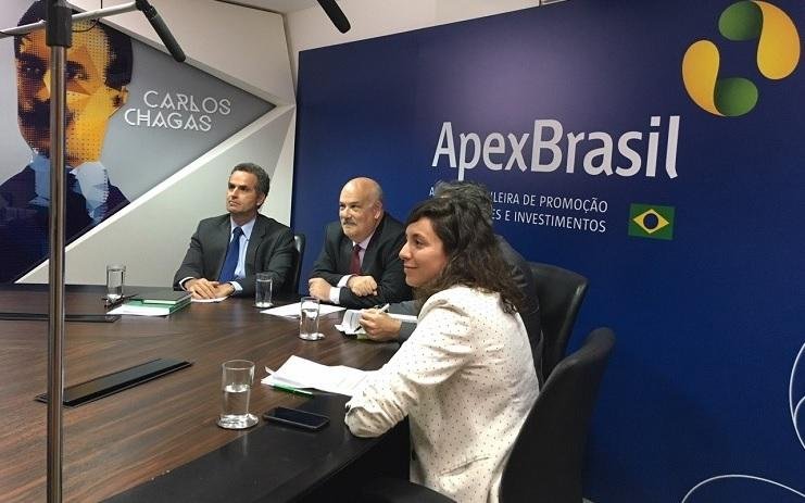 Ronaldo Costa (segundo da esquerda para a direita) afirmou que pa&iacute;s est&aacute; aberto para o di&aacute;logo