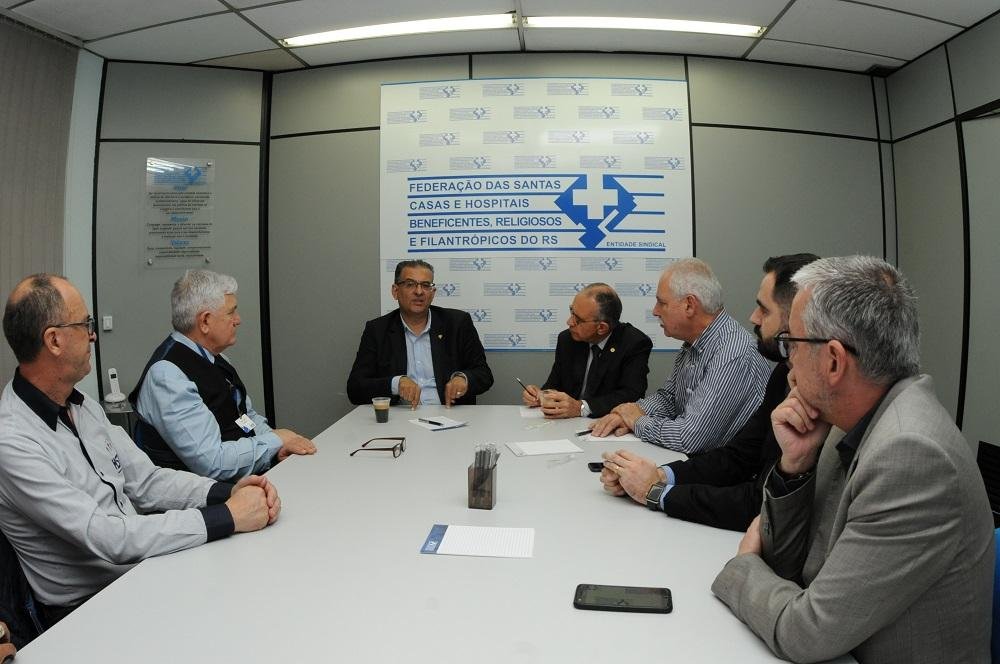 Jairo Jorge participou de reuni&atilde;o na Federa&ccedil;&atilde;o das Santas Casas e Hospitais Beneficentes nesta ter&ccedil;a-feira
