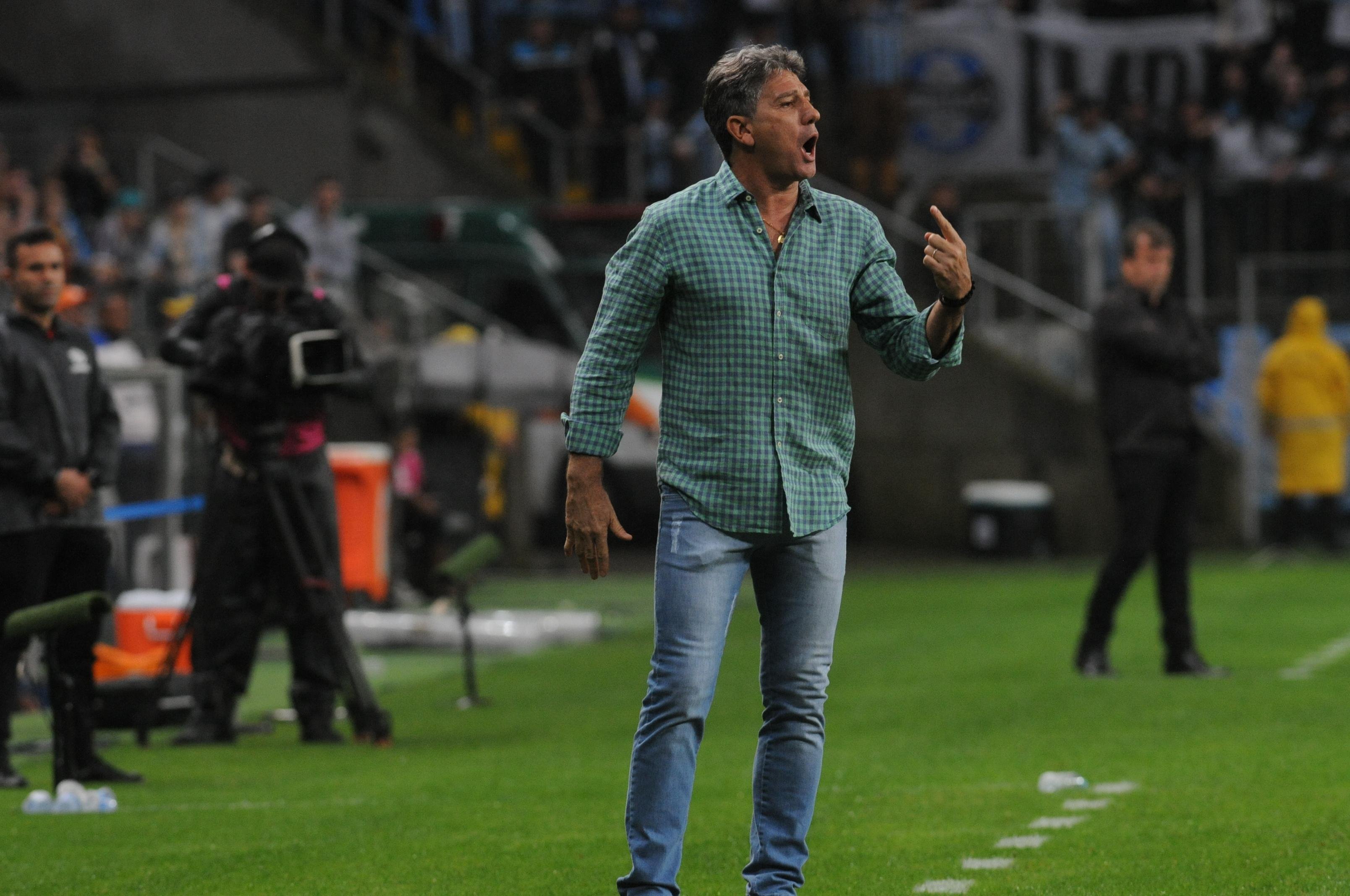 Renato elogiou grupo do Gr&ecirc;mio pelo foco ap&oacute;s goleada sobre o Tucum&aacute;n
