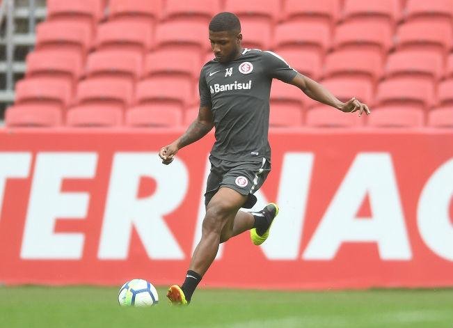 Emerson Santos ser&aacute; titular do Inter contra o Sport na Ilha do Retiro