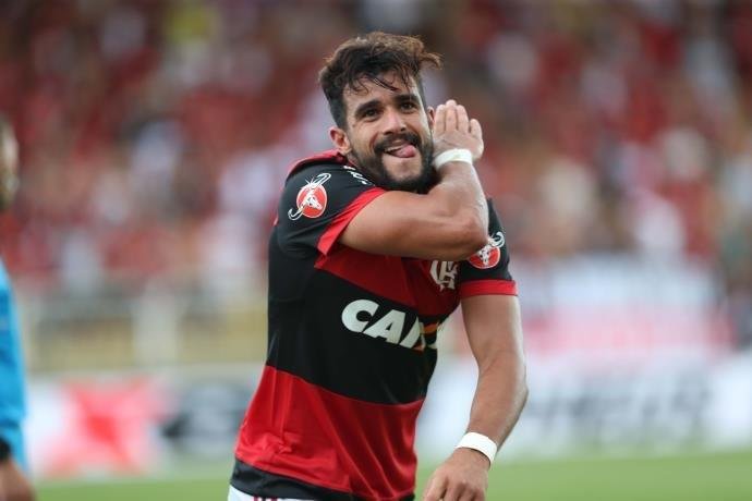 Henrique Dourado vai desfalcar o Flamengo contra o Gr&ecirc;mio