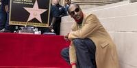 Snoop Dogg agradece a si mesmo ao ganhar estrela na Calçada da Fama