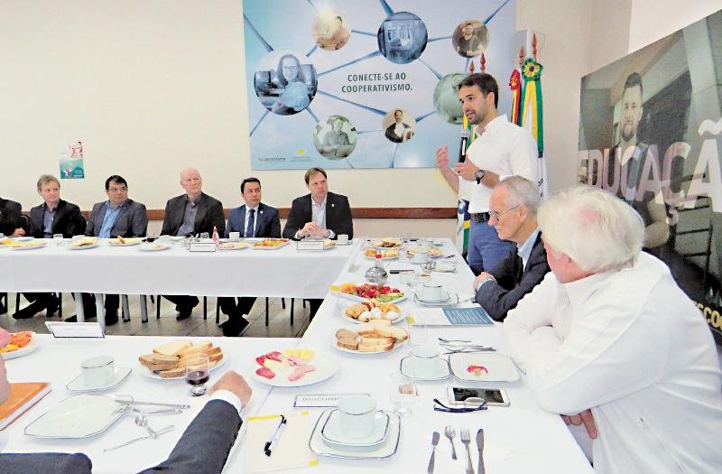 Governo de Eduardo Leite negocia perman&ecirc;ncia das al&iacute;quotas mais altas e barrar reajustes de poderes