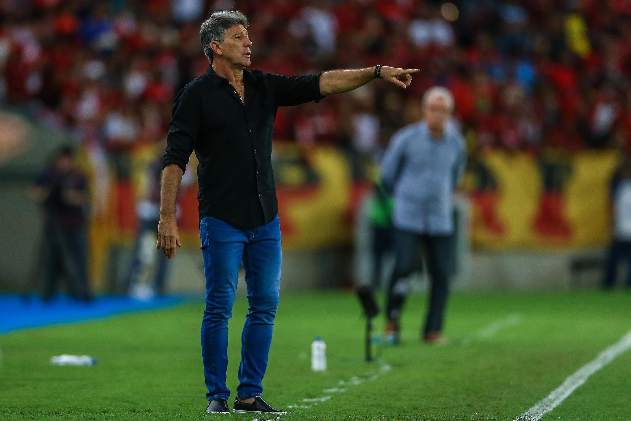 T&eacute;cnico admitiu sonho de treinar o Flamengo, mas disse que "conversas est&atilde;o andando" com Romildo