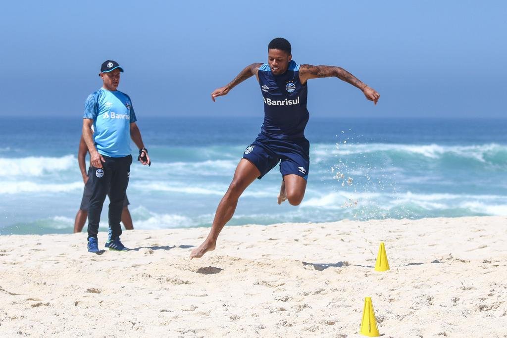 Reservas realizaram exerc&iacute;cios f&iacute;sicos na Barra da Tijuca