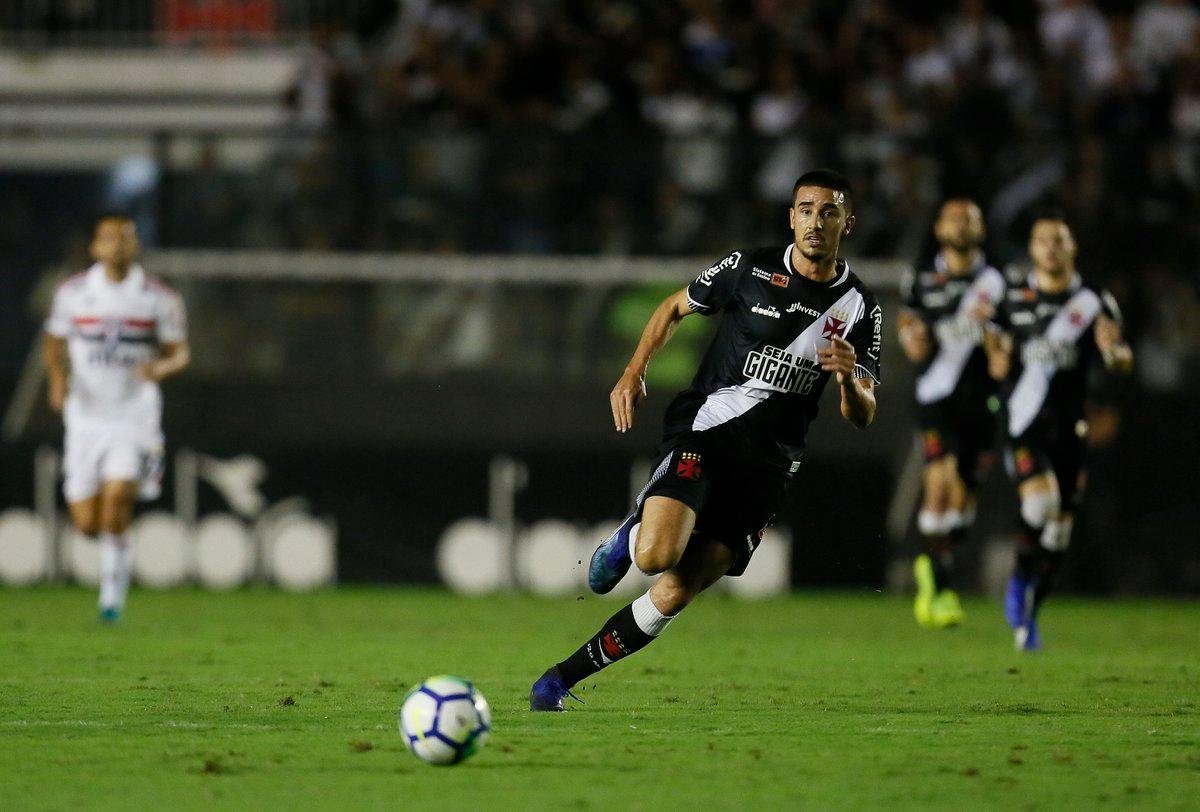 Placar de 2 a 0 mant&eacute;m Gr&ecirc;mio no G4 e Inter com tr&ecirc;s pontos de folga no terceiro lugar