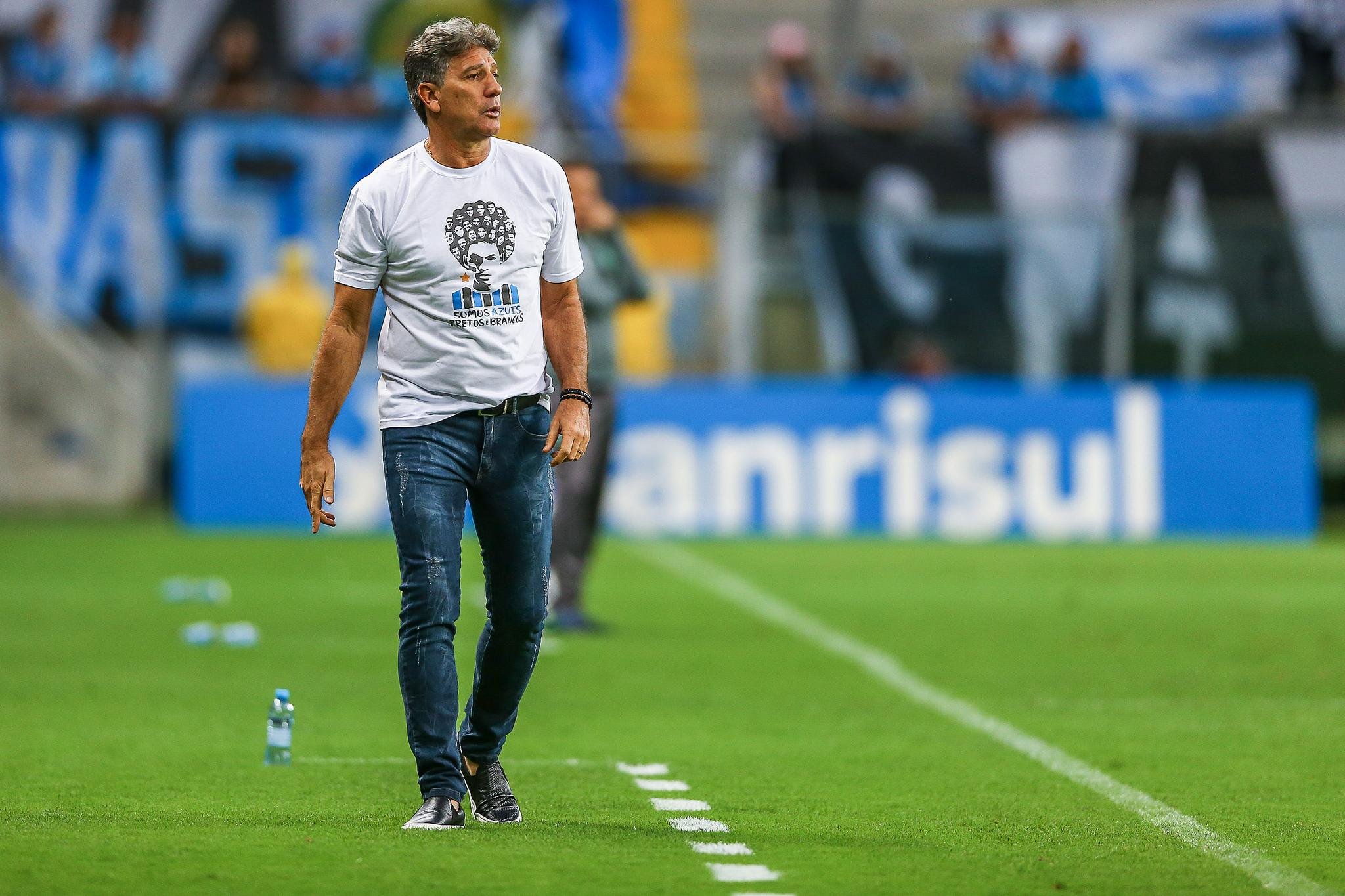 Gr&ecirc;mio espera defini&ccedil;&atilde;o de Renato